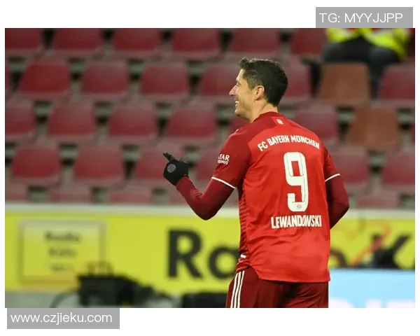 个性时尚足球球星T恤衫 热销款式展现球迷激情与运动风尚