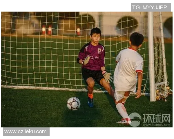 足球球星传球技巧训练:精细动作与团队默契的完美结合 足球球星传球技巧训练:精细动作与团队默契的完美结合